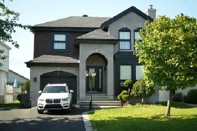 Room For Rent in Beautiful Pointe-Claire Home