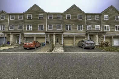 3 Beds 3 Baths Townhouse near Costco Barrhaven Image# 1