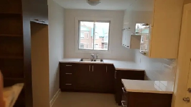 Grand 4 1/2 Renovee. 510 Bord du Lac Dorval.  Chauffage Eau Chau Image# 1