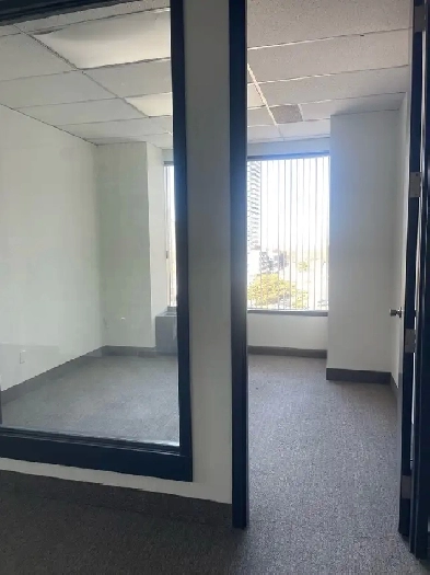 HAIRSTYLIST ROOM /LASH ROOM FOR RENT/NO LAST MONTH/NORTH YORK Image# 1