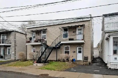 IMMEUBLE 4 LOGEMENTS À PRIX ABORDABLE À ST-JEAN-SUR-RICHELIEU! Image# 4