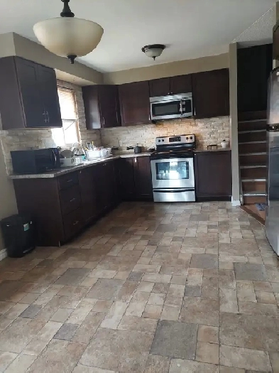 Bedroom for rent in house Image# 2