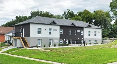 2 Bedroom in 6 Plex Downtown Oshawa $1,999 Image# 1