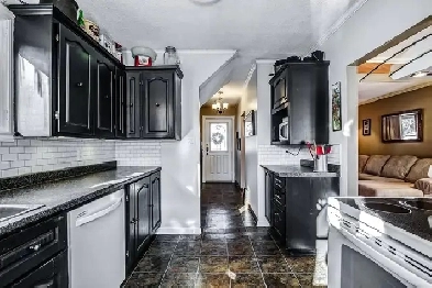 Full house for rent: Oshawa Detached with Yard Image# 1