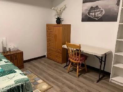 ONE VERY NICE BEDROOM FOR STUDENT RENT CLOSE THE BUS STOP Image# 1