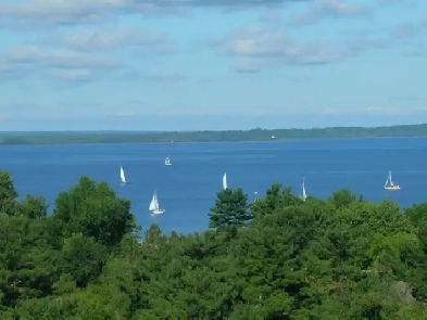 Condo with Panoramic Ottawa River Views Image# 9