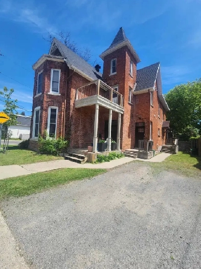 Renovated 2 BDRM close Queens/KGH $1650 plus Utilities Aug. 1st Image# 1
