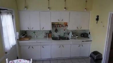 House on Commercial Drive Image# 1