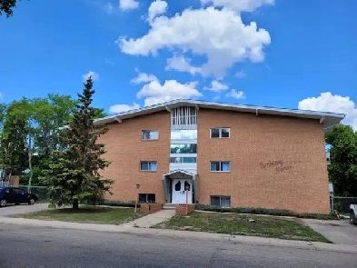 Bright, large 2 bed suite for Aug 1st for mature adults Image# 3