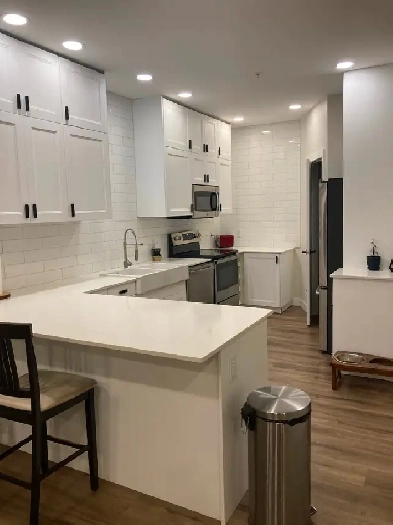 Room for rent / furnished w ensuite ,balcony and walk in closet. Image# 1