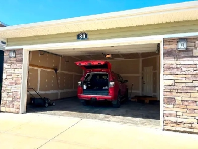 3-bedroom top bungalow in Lundberg Crescent, Laredo, Red Deer Image# 1