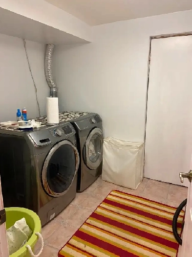 1 Bedroom Basement Apartment for Rent : Erin Mills & Eglinton Image# 6