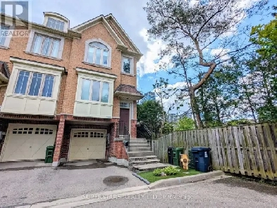 3 bed 4 bath townhouse - Yonge & Finch Image# 2