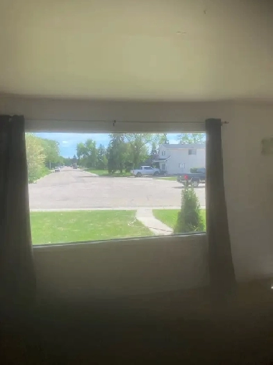 Unique 3 bedroom main floor house for rent Image# 3