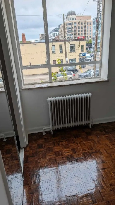Shared Room available at Lawrence and Bathust Image# 1