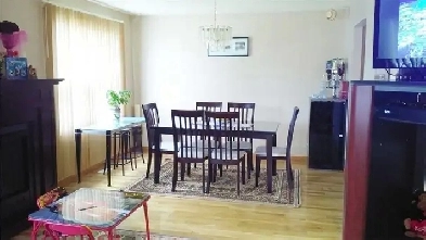 Beddington 3bd 2bath house main floor(own laundry/entrance) Image# 5
