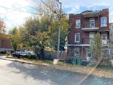 $895,000 - Triplex for sale in Lachine Image# 1