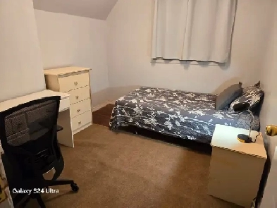 $750 Room for rent by dufferin subway station Image# 1