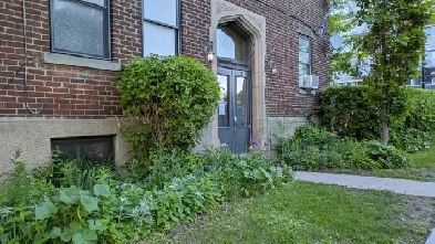 4.5 in west NDG - perfect for students or couples! Image# 2
