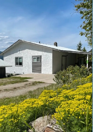 Christina Lake Home & Garage for Rent Image# 9