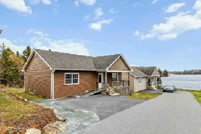 Peaceful Lakeside Bungalow Living Image# 7
