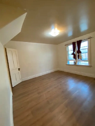 Large Bedroom For Rent In Downtown Barrie Image# 1