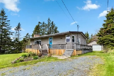 Updated 4-Bed Back Split in Shad Bay Image# 2