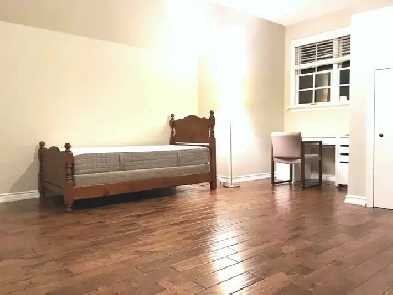Large Bedroom Ensuite for Rent in Markham Image# 1