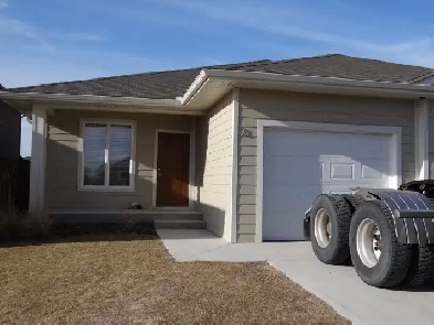 Duplex for Rent in Steinbach July 1 - 1 Oriole Ave Image# 3