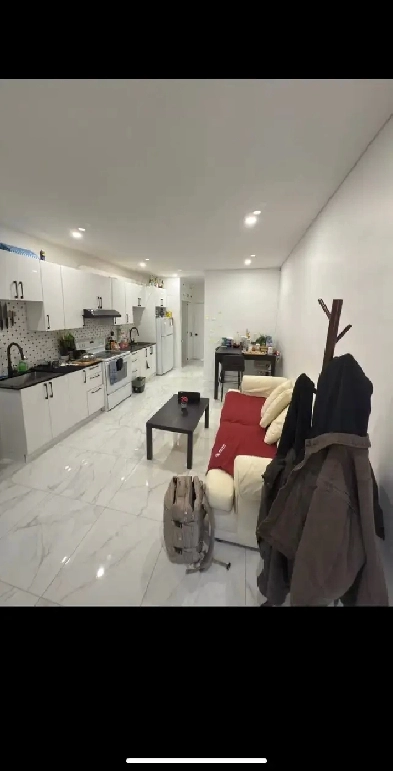 Appartement 4 1/2 rénové à louer Rez-de-chaussée Plateau-Mont-Ro Image# 12