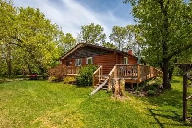 Charming 4-Bdrm Log Home Situated on 4.32 Acres in Anola Image# 10