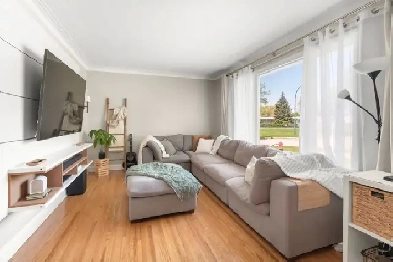 Cuten Cozy 2bdrm Bungalow on Fully Fenced Lot in West K! Image# 5