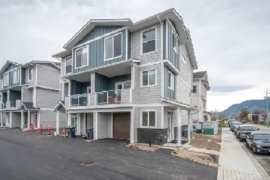 3 STOREY TOWNHOME, 104-770 Argyle St, Penticton Image# 1