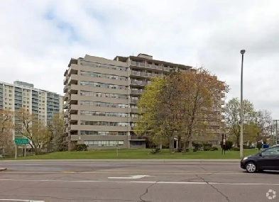 Private Room for Rent - Excellent location - DVP and York Mills Image# 3