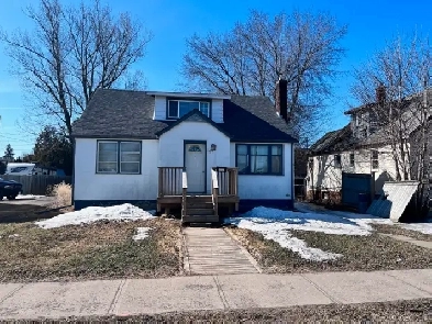 208 CHRISTINA ST - $239,900 Image# 4