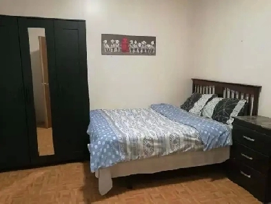 Airbnb Bloor Dufferin room available June 6, short/long term Image# 4