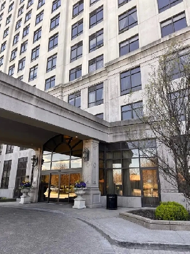 Condo Apartment for Rent 1 Bed   Den Image# 3