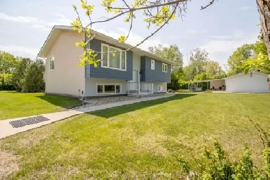 Stunning 2.57 Acres w/ Solid home   Outbuildings Near Ste. Anne! Image# 2