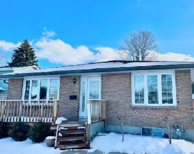 Cozy and Nice 2 Bed, 1 Bath Home for Rent in Sarnia Image# 1