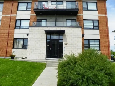 Condo avec 2 chambres à louer à Pointe aux Trembles Image# 1