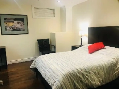 Bright Private Room with Bathroom – 5 Min Walk to Subway Image# 1