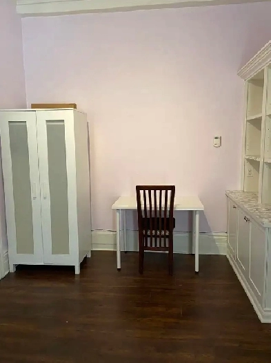 Dt cozy clean room for rent avail June Image# 3