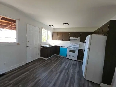 bi level for rent in calmar Image# 3