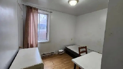Chambre a louer/Room for rent, metro Cote des neiges Image# 1