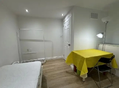 Lovely cozy room available June 1 Image# 1