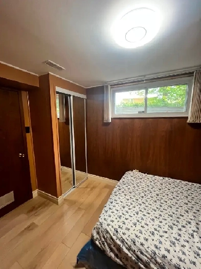 Basement room with separate entrance available Image# 1