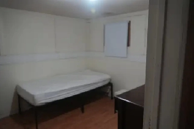 Room for rent ni North York. Image# 1