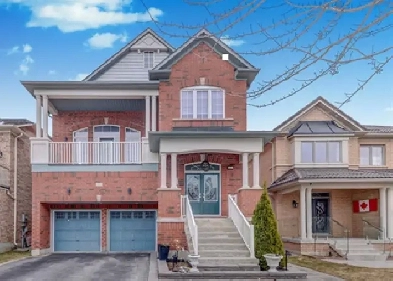 Spacious 4-Bedroom Detached Home for Rent in Prime Stouffville L Image# 1