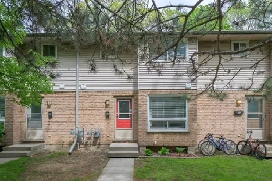 FOR LEASE ! EAST LONDON. RENOVATED 3 BEDROOM CONDO $2,500 Image# 1