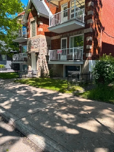 Grand 4 1/1 a louer a Ahuntsic Image# 1